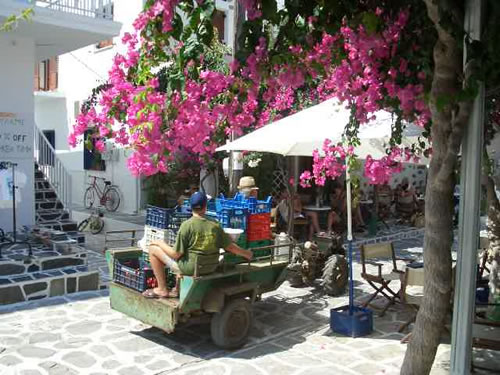 vehicle on main street to kastro