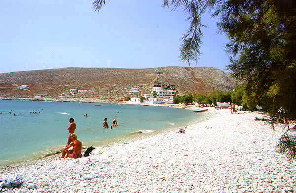 unorganized beach with people