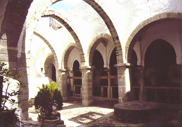 arches of the old town