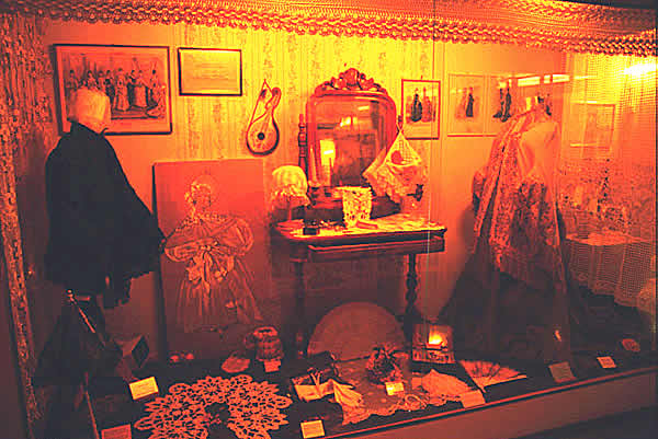 museum costume display