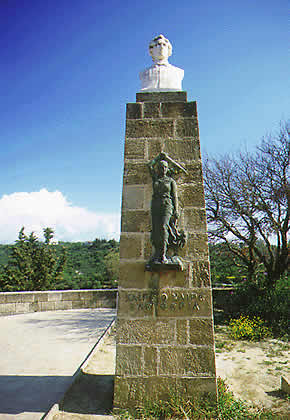 monument to heros